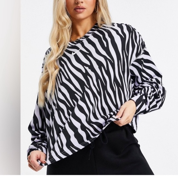 Nike Tops - Nike‎ Purple Zebra Cropped Oversized Crewneck Sweatshirt Sz XS